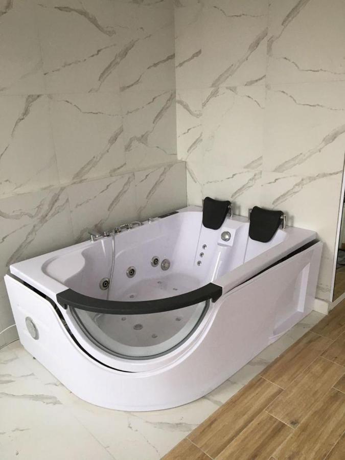 Yourapart Jacuzzi Przy Zamku Krolewskim 华沙 外观 照片